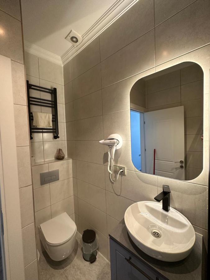 Center Of City In Besiktas 2 Plus 1 With 2 Bathroom And 3 Air Conditioner Estambul Exterior foto