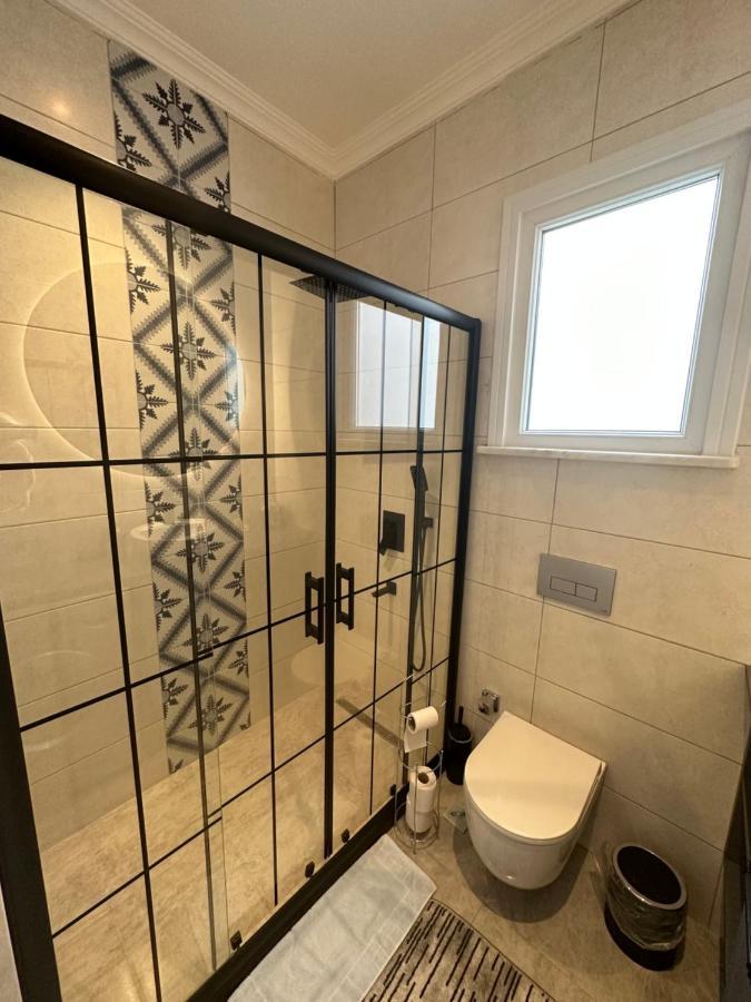 Center Of City In Besiktas 2 Plus 1 With 2 Bathroom And 3 Air Conditioner Estambul Exterior foto