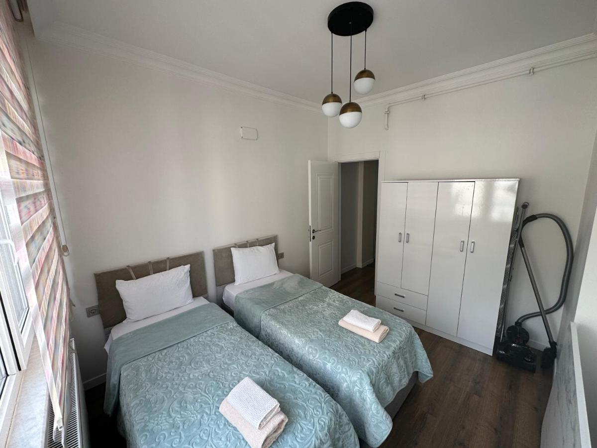 Center Of City In Besiktas 2 Plus 1 With 2 Bathroom And 3 Air Conditioner Estambul Exterior foto