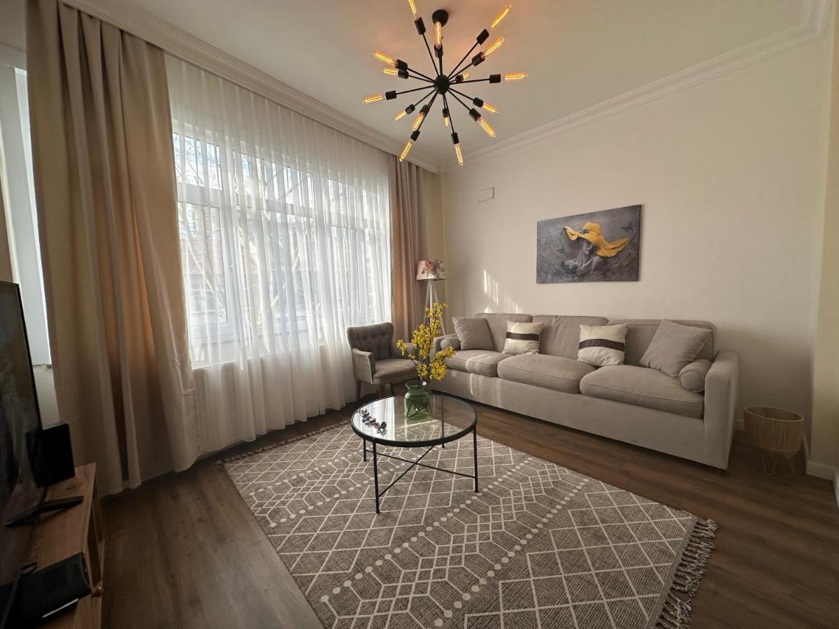 Center Of City In Besiktas 2 Plus 1 With 2 Bathroom And 3 Air Conditioner Estambul Exterior foto